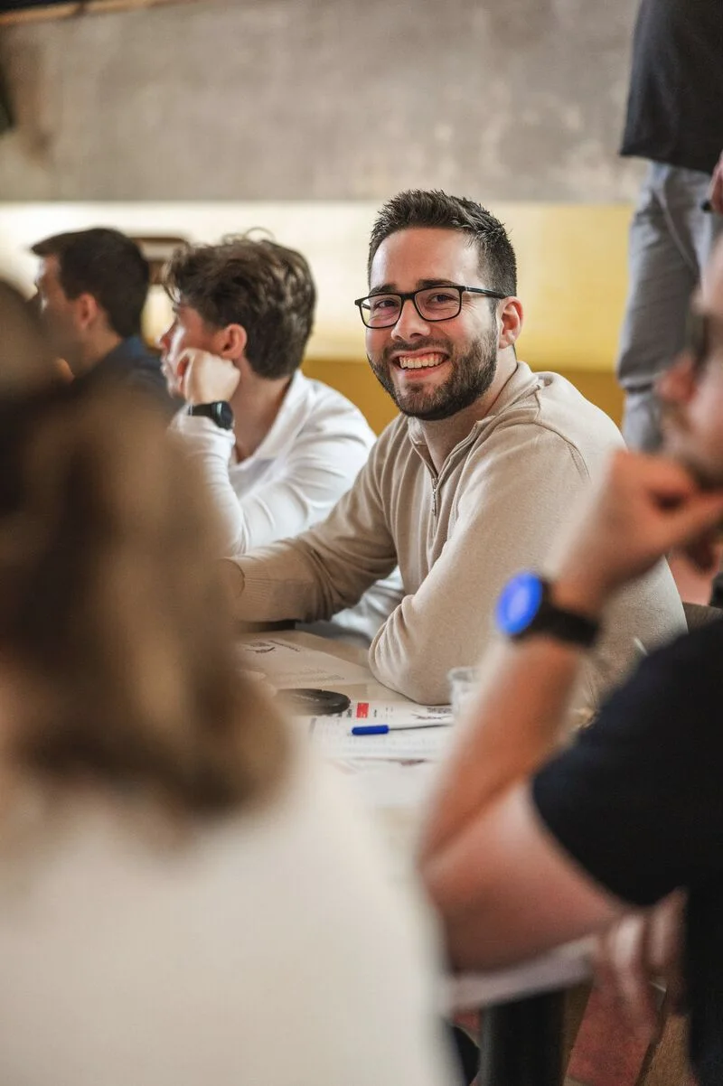 Glenn van Digishock lacht tijdens een workshop met ondernemers